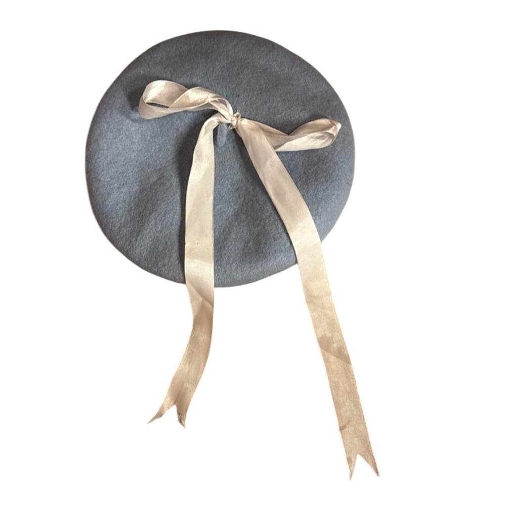Blue Beret And bow, o/s